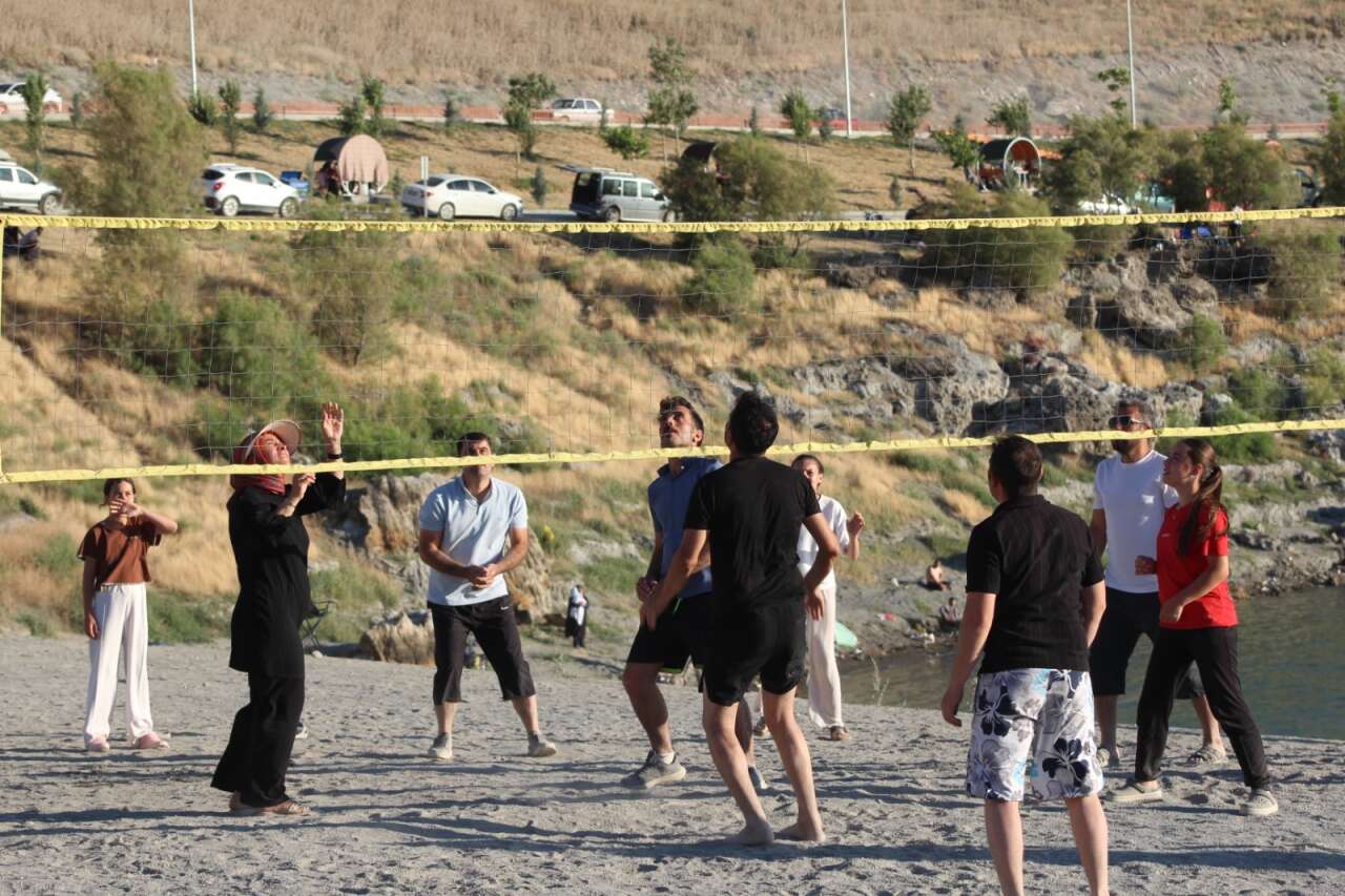 Konya’da aynı noktadaki 2 ayrı güzellik yaz şöleni sunuyor 9